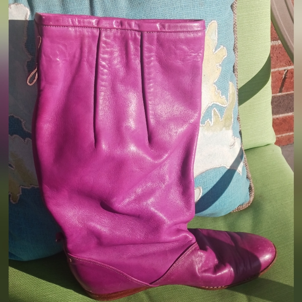 Help?!  Fushia pleated top vintage boots with red leather interior
